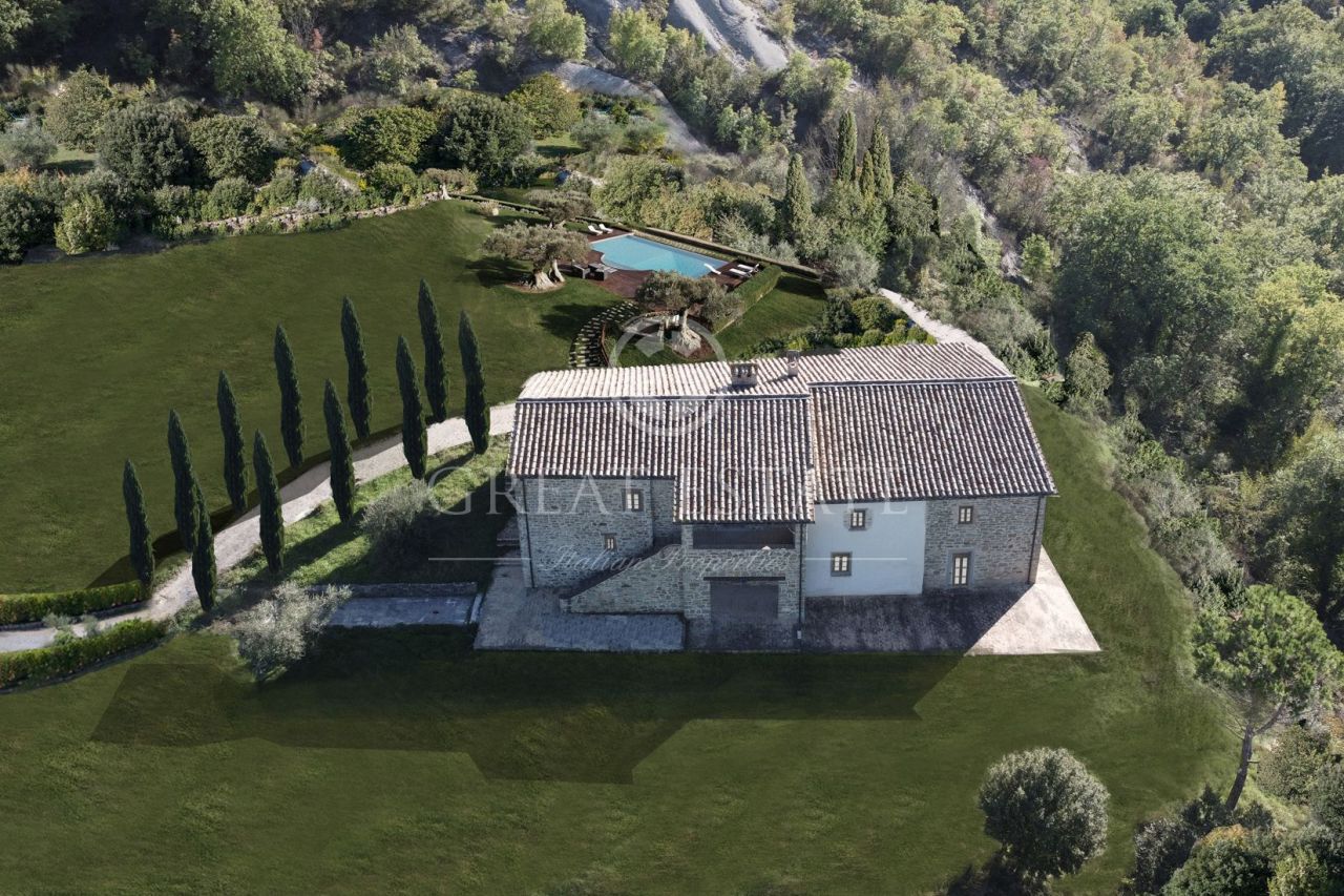 Maison à Gubbio, Italie, 447.15 m2 - image 1