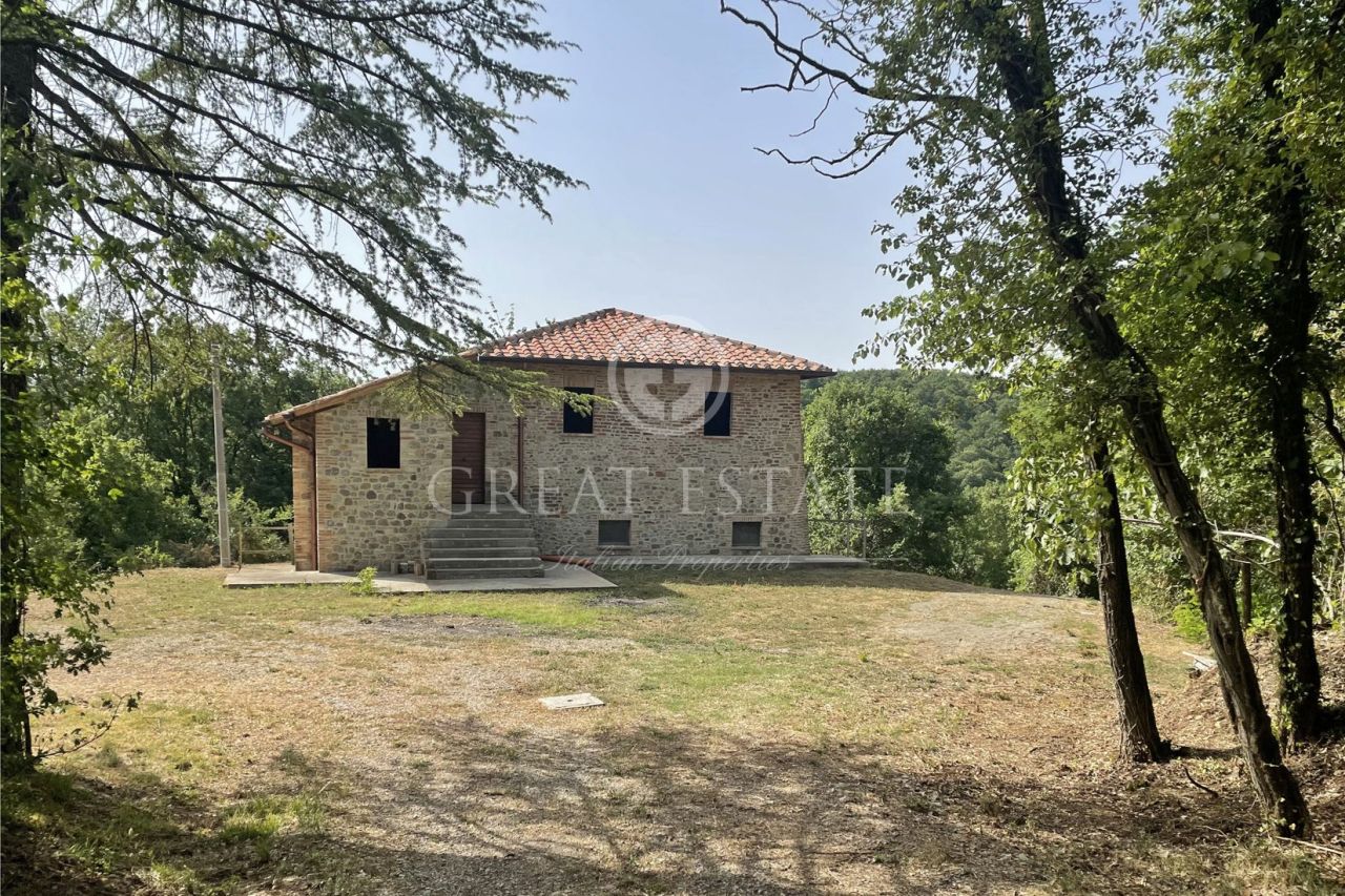 House in Citta della Pieve, Italy, 244.3 sq.m - picture 1