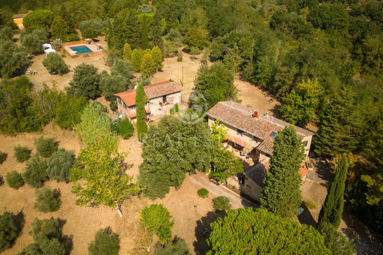 Maison à Asciano, Italie, 535.95 m2 - image 1