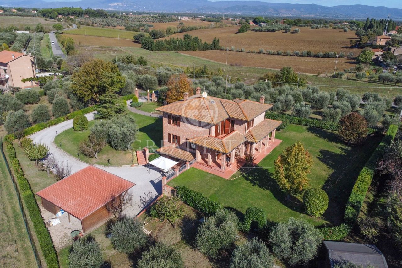 Casa en Castiglione del Lago, Italia, 425.25 m2 - imagen 1