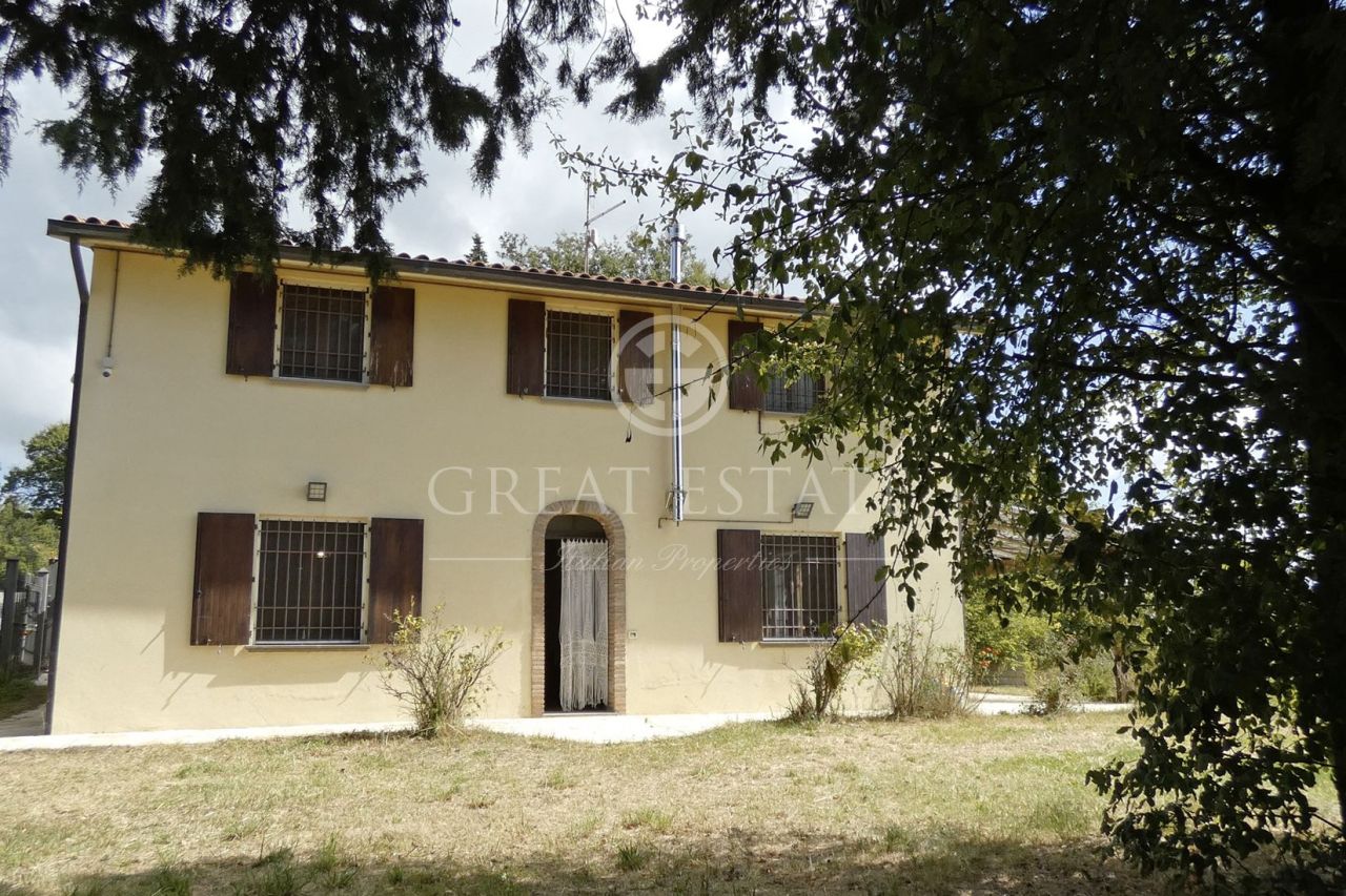Villa in Gubbio, Italy, 236.1 sq.m - picture 1