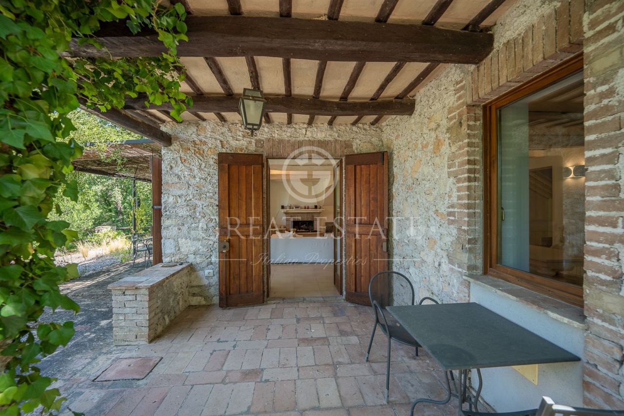 House in Campello sul Clitunno, Italy, 236.65 sq.m - picture 1