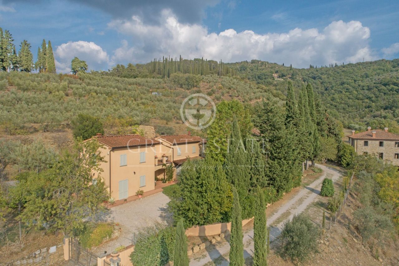 House in Castiglion Fiorentino, Italy, 215 sq.m - picture 1