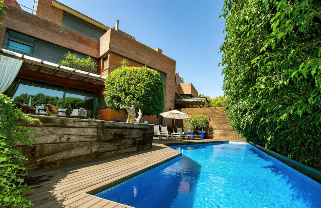 House in Barcelona, Spain, 496 sq.m - picture 1