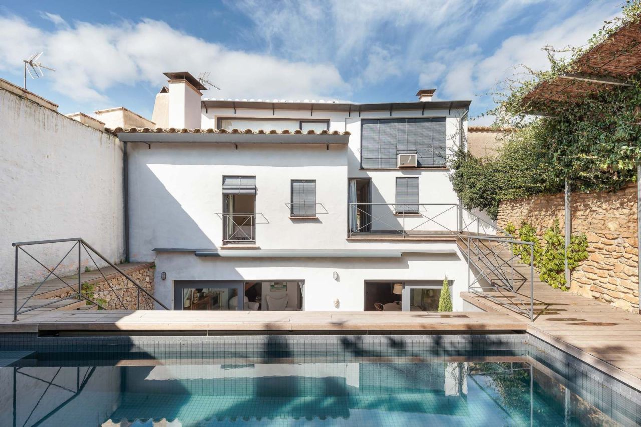 Casa en la Costa Brava, España, 331 m2 - imagen 1