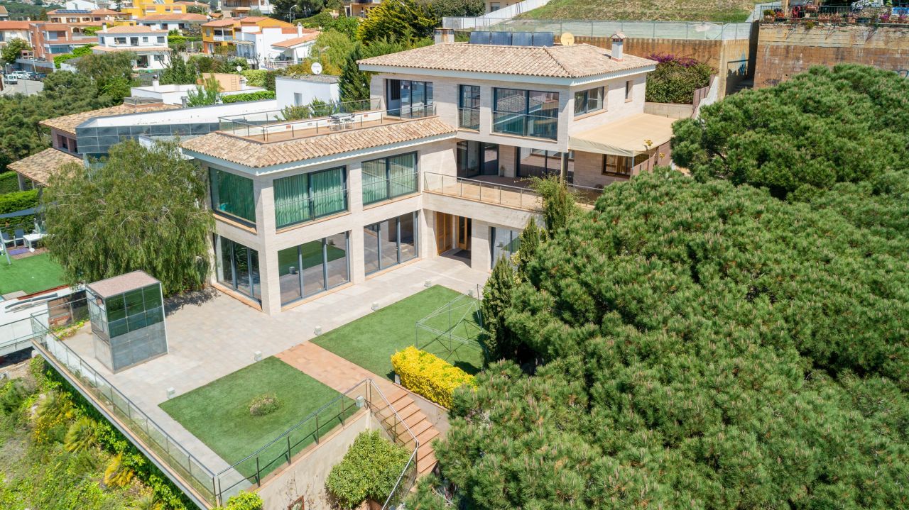Haus in Costa Brava, Spanien, 632 m² - Foto 1