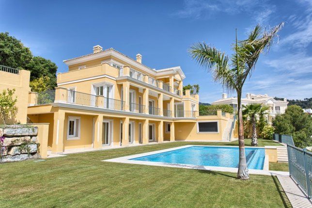 Casa en la Costa del Sol, España, 973 m2 - imagen 1