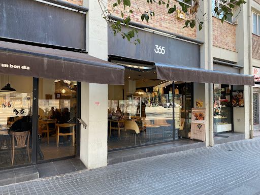 Commercial property in Barcelona, Spain, 140 sq.m - picture 1