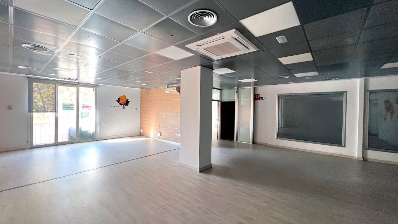 Commercial property in Barcelona, Spain, 322 sq.m - picture 1
