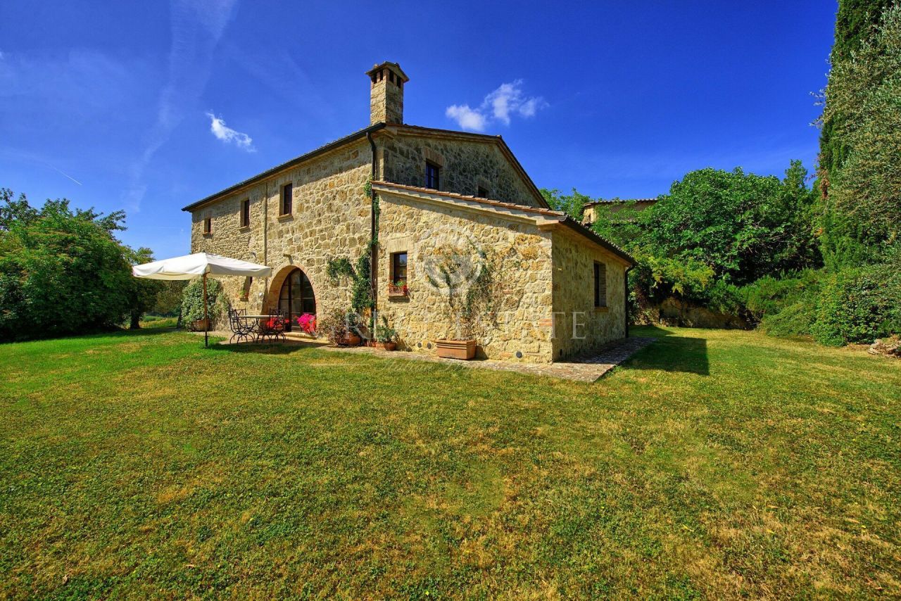House in Sarteano, Italy, 512.85 sq.m - picture 1
