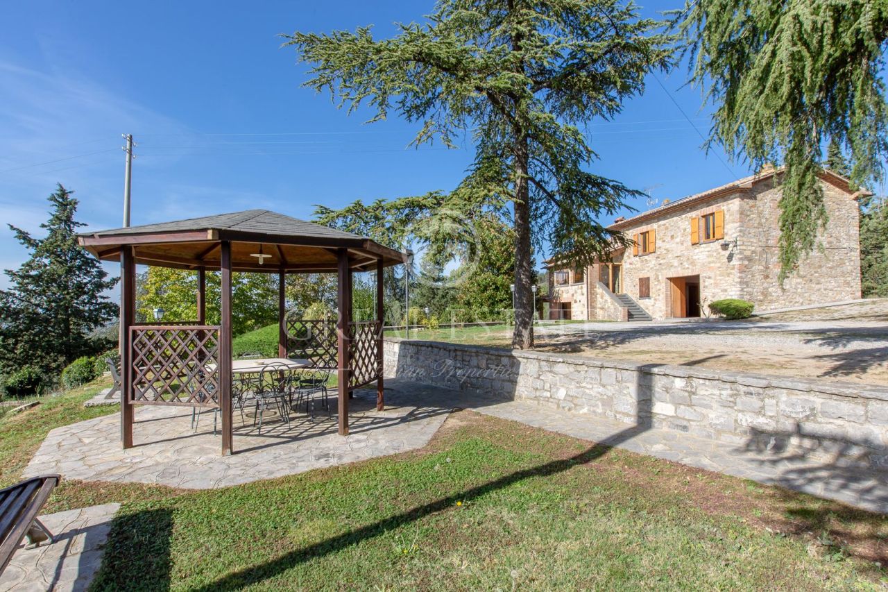 Haus in Montegabbione, Italien, 278.4 m2 - Foto 1