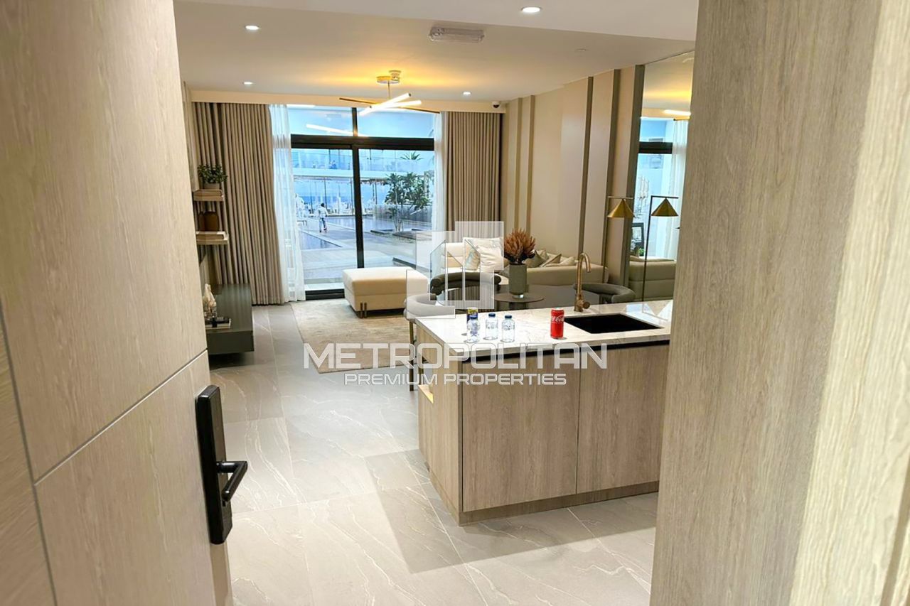 Apartment in Dubai, UAE, 39 sq.m - picture 1