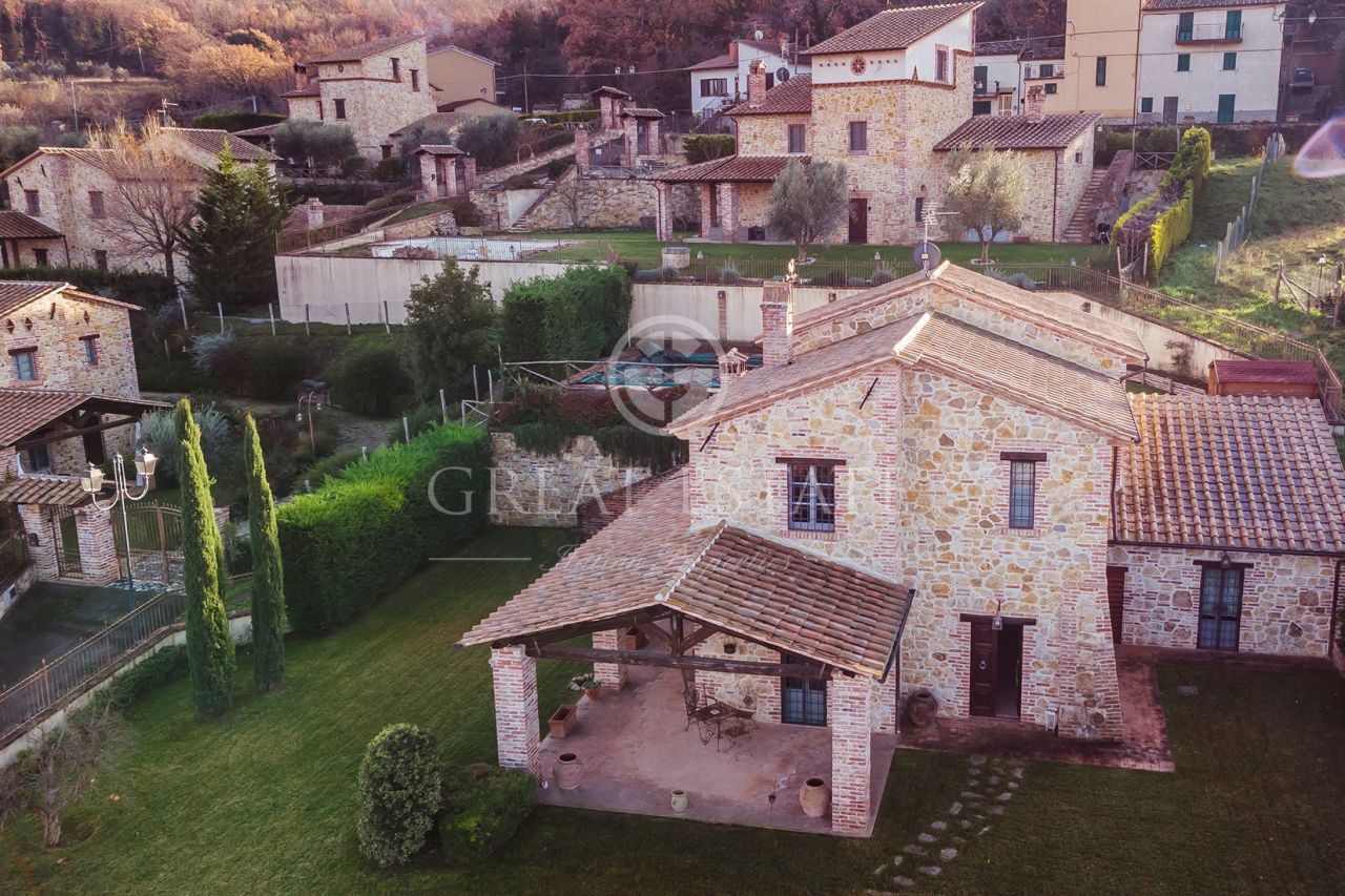 House in Montecchio, Italy, 242.55 sq.m - picture 1