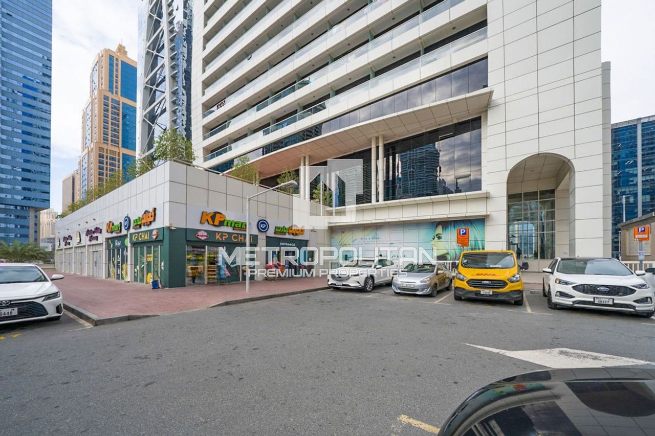 Shop in Dubai, UAE, 159 sq.m - picture 1