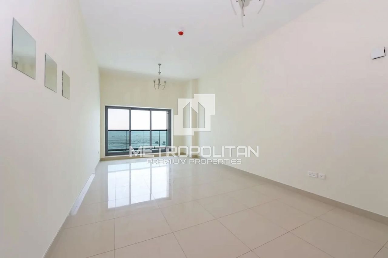 Apartment in Dubai, UAE, 50 sq.m - picture 1
