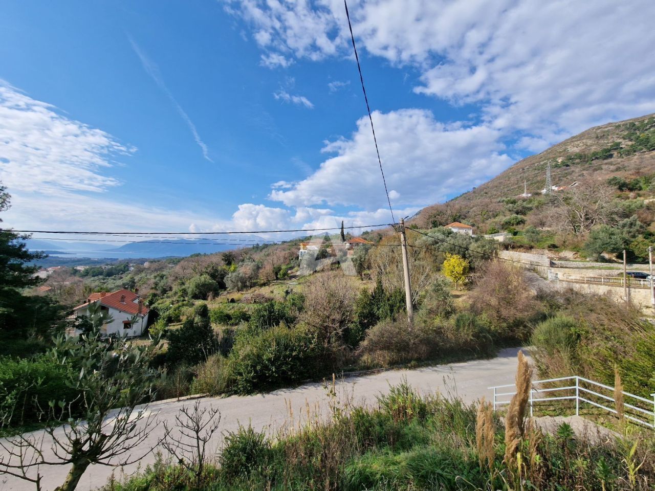 Land in Kavac, Montenegro, 1 500 sq.m - picture 1