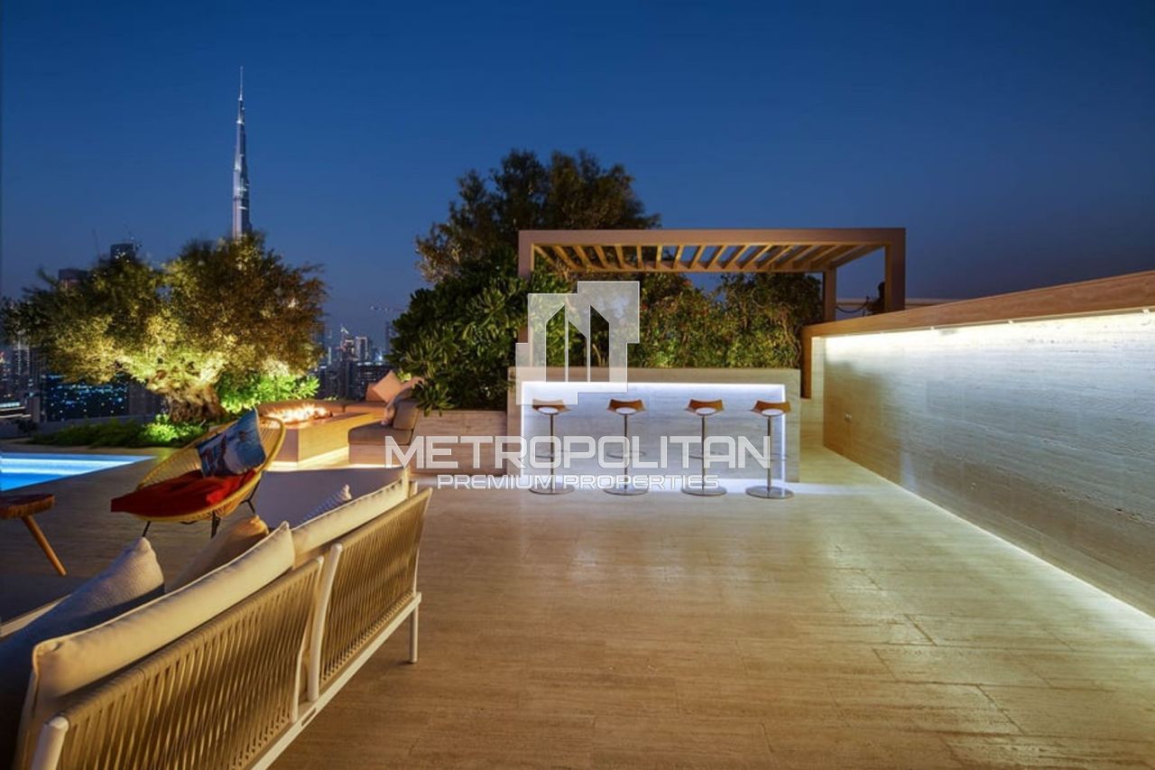 Penthouse in Dubai, UAE, 1 844 m² - picture 1