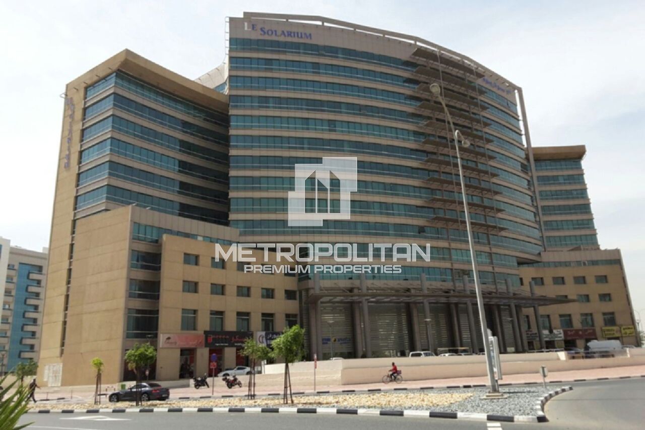 Office in Dubai, UAE, 123 sq.m - picture 1