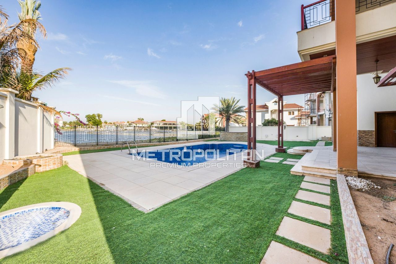 Villa in Dubai, UAE, 785 sq.m - picture 1