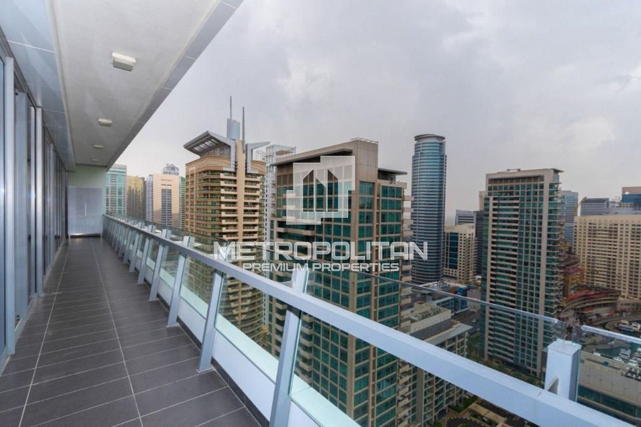 Apartment in Dubai, UAE, 166 sq.m - picture 1