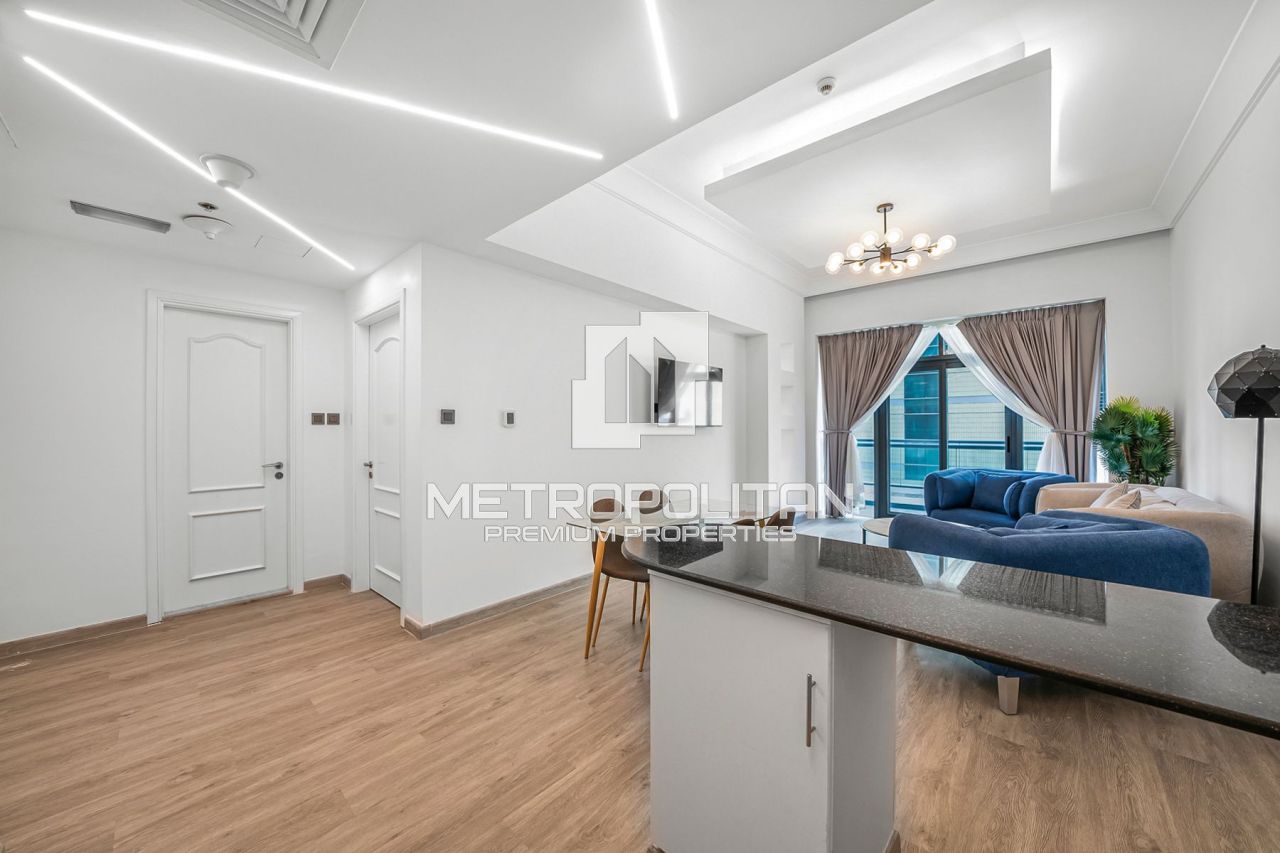 Apartment in Dubai, UAE, 67 sq.m - picture 1