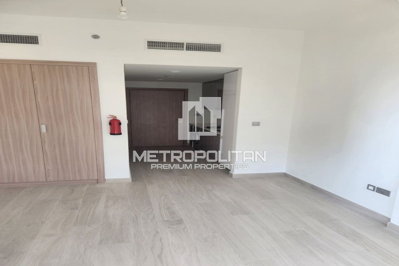 Apartment in Dubai, UAE, 33 sq.m - picture 1