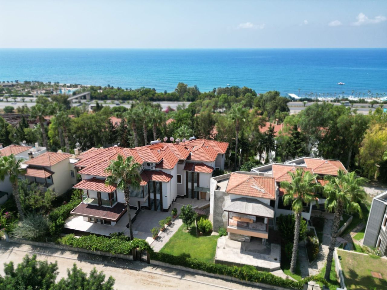 Villa in Alanya, Turkey, 250 sq.m - picture 1