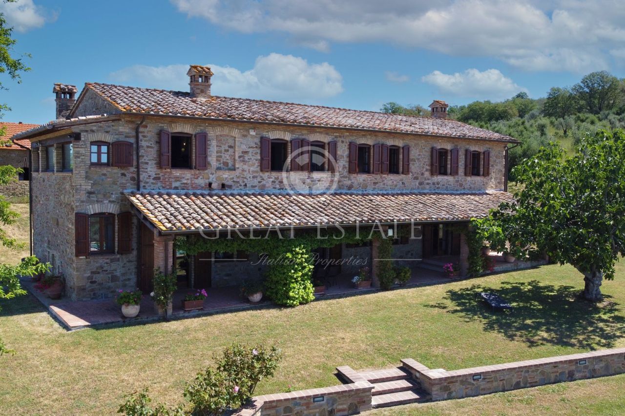 Casa en Magione, Italia, 395.9 m2 - imagen 1