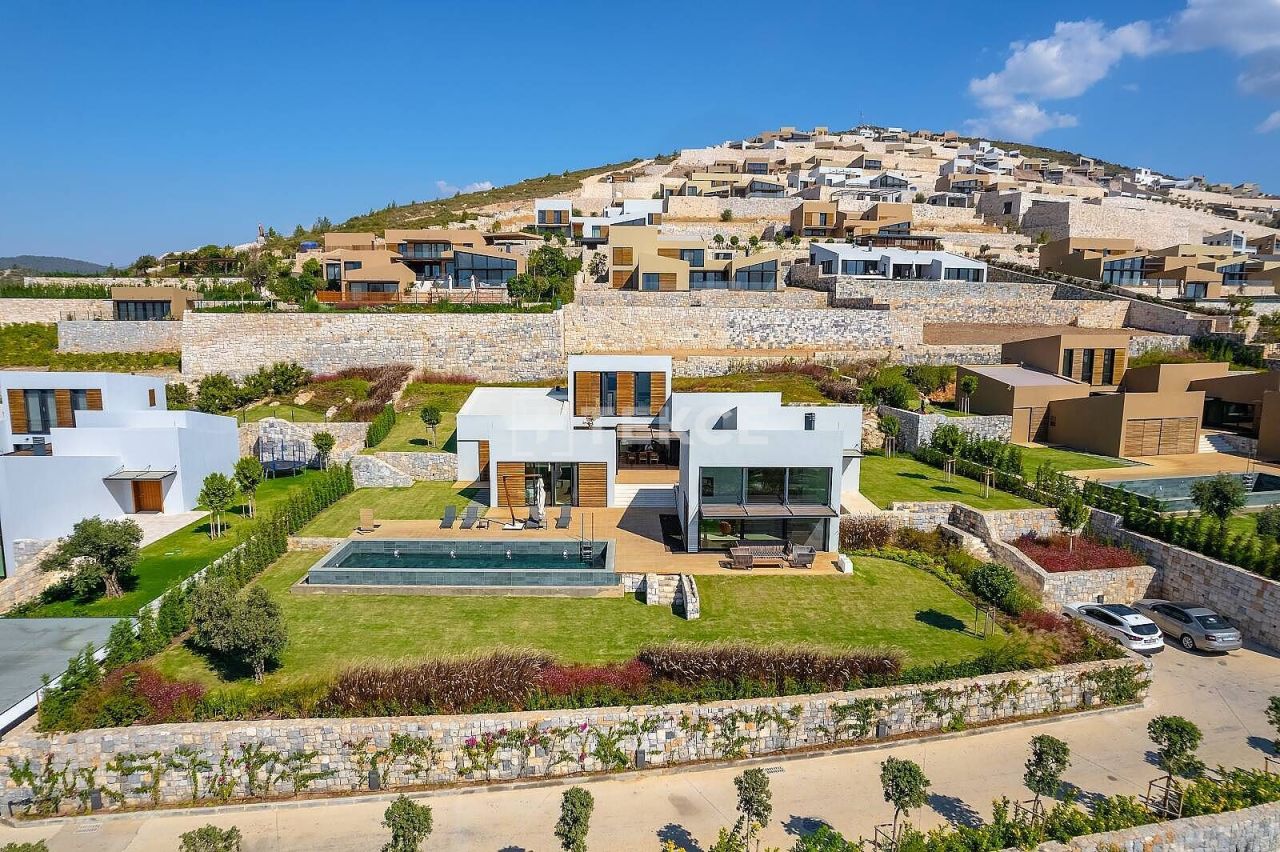 Villa in Milas, Turkey, 400 sq.m - picture 1