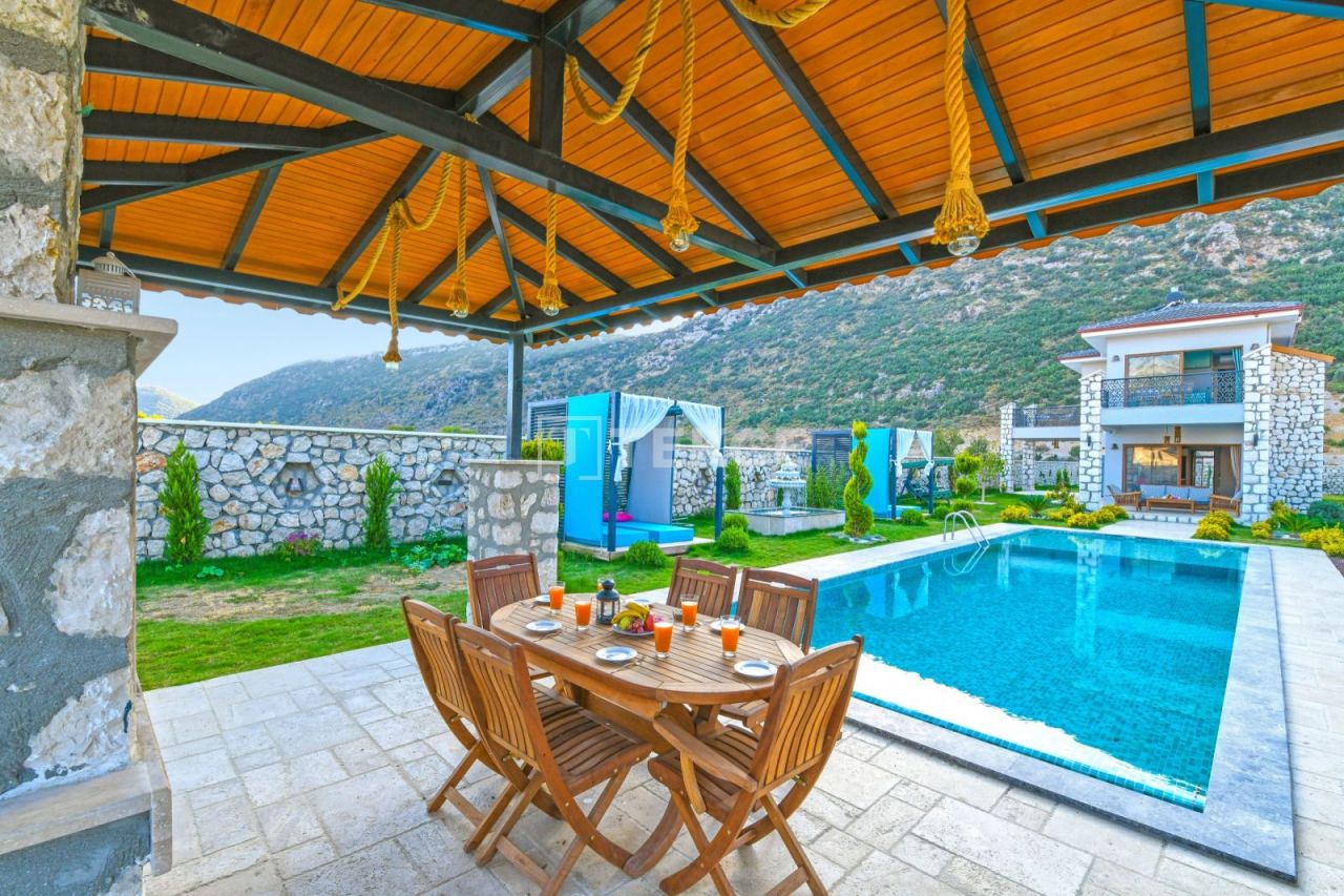 Villa en Kaş, Turquia, 250 m2 - imagen 1