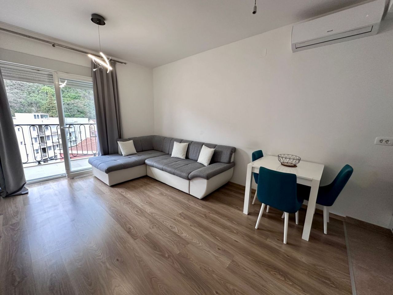 Flat in Budva, Montenegro, 44 m² - picture 1