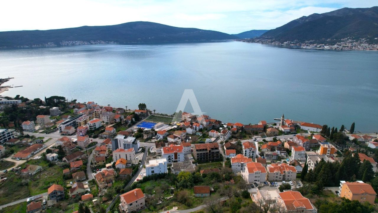 Land in Lastva, Montenegro, 255 sq.m - picture 1