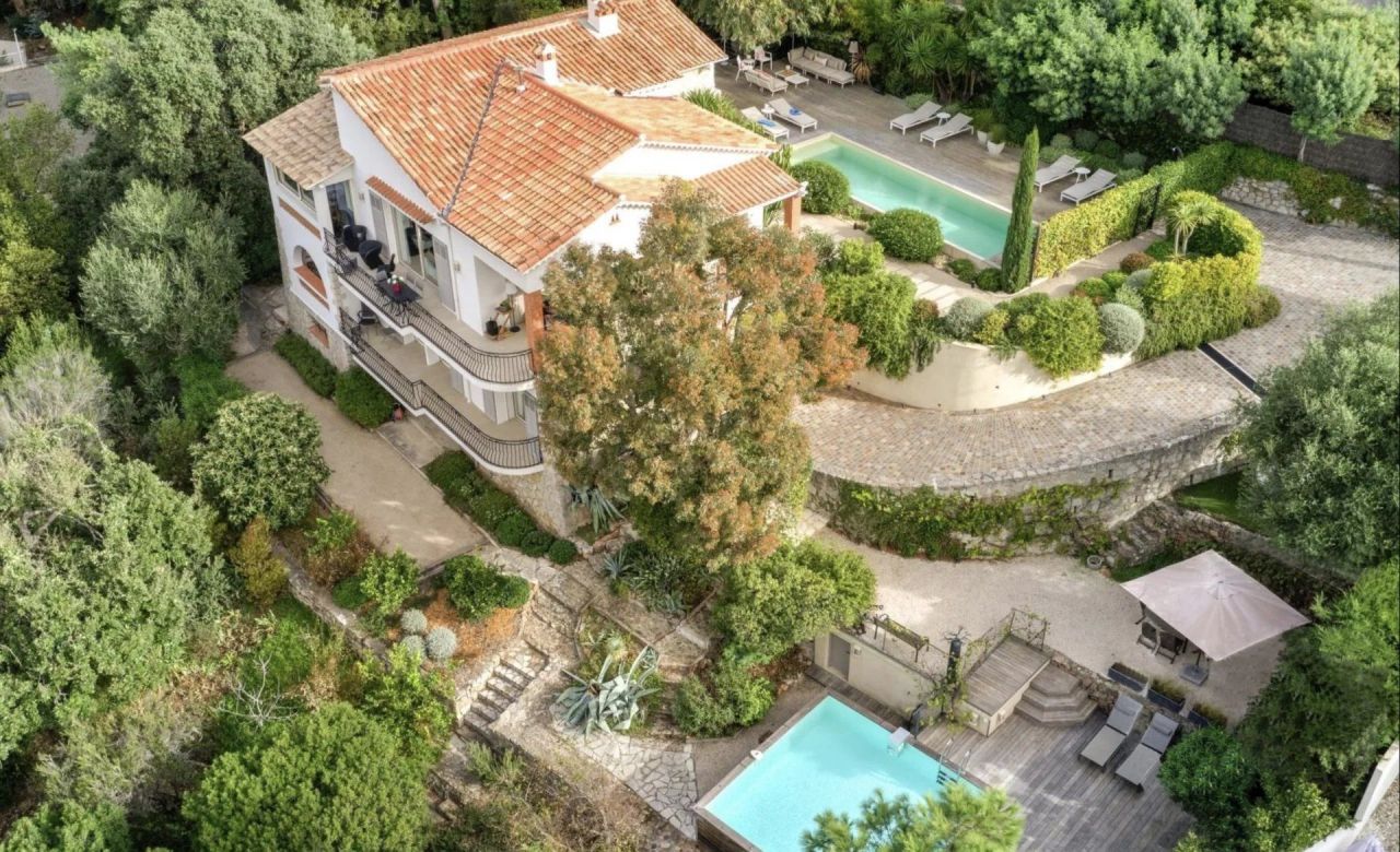 Villa in Cannes, France, 210 sq.m - picture 1
