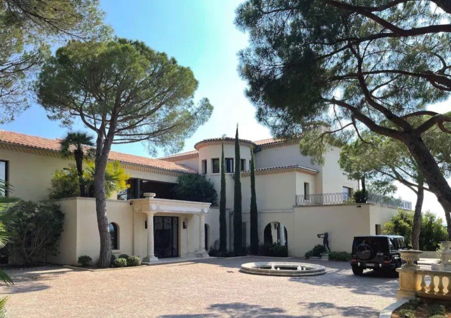 Villa in Cannes, France, 3 000 sq.m - picture 1