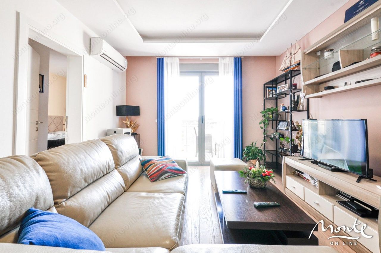 Appartement à Tivat, Monténégro, 54 m2 - image 1