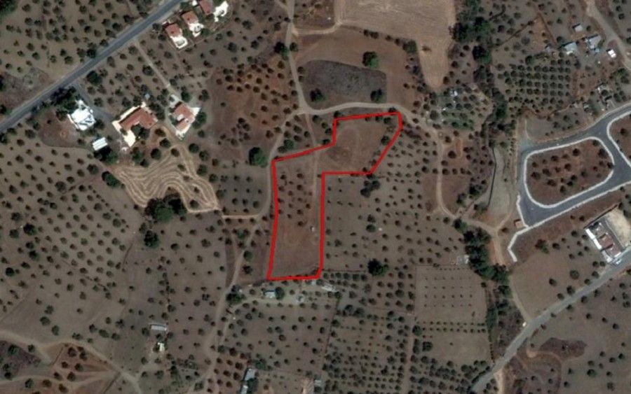 Land in Larnaca, Cyprus, 7 693 sq.m - picture 1