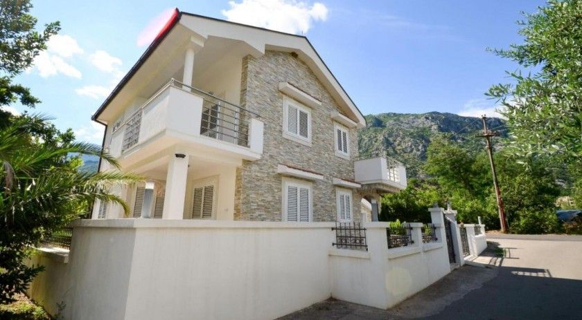 Haus in Kotor, Montenegro, 131 m2 - Foto 1