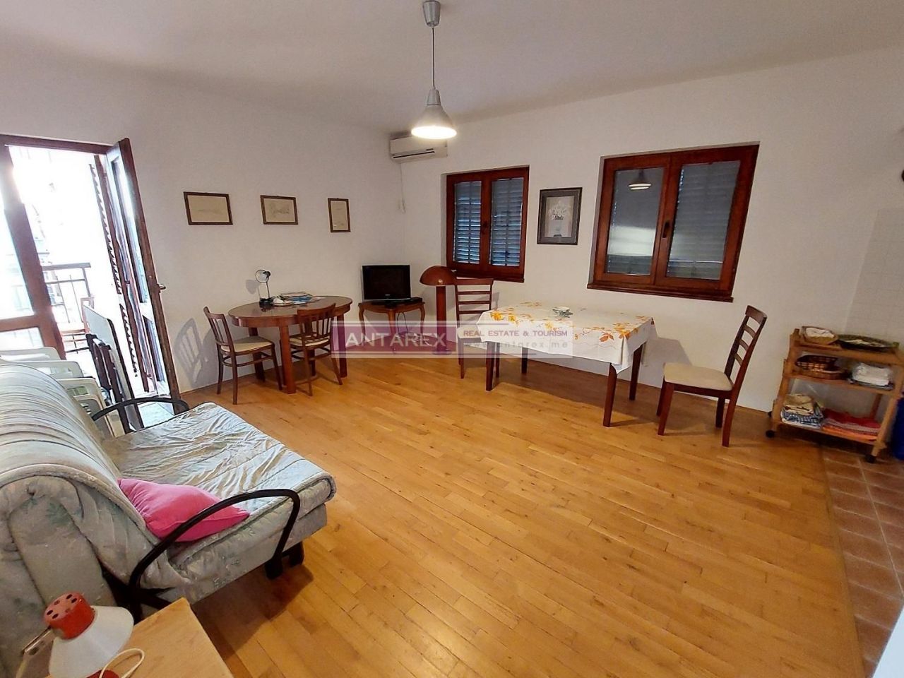 Apartment in Zelenika, Montenegro, 68 sq.m - picture 1