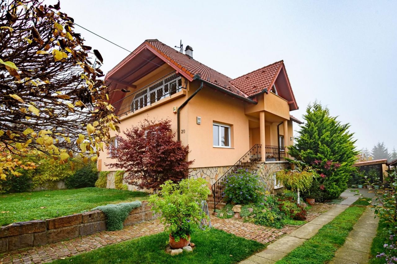 Villa Solymár, Hungary, 278 sq.m - picture 1