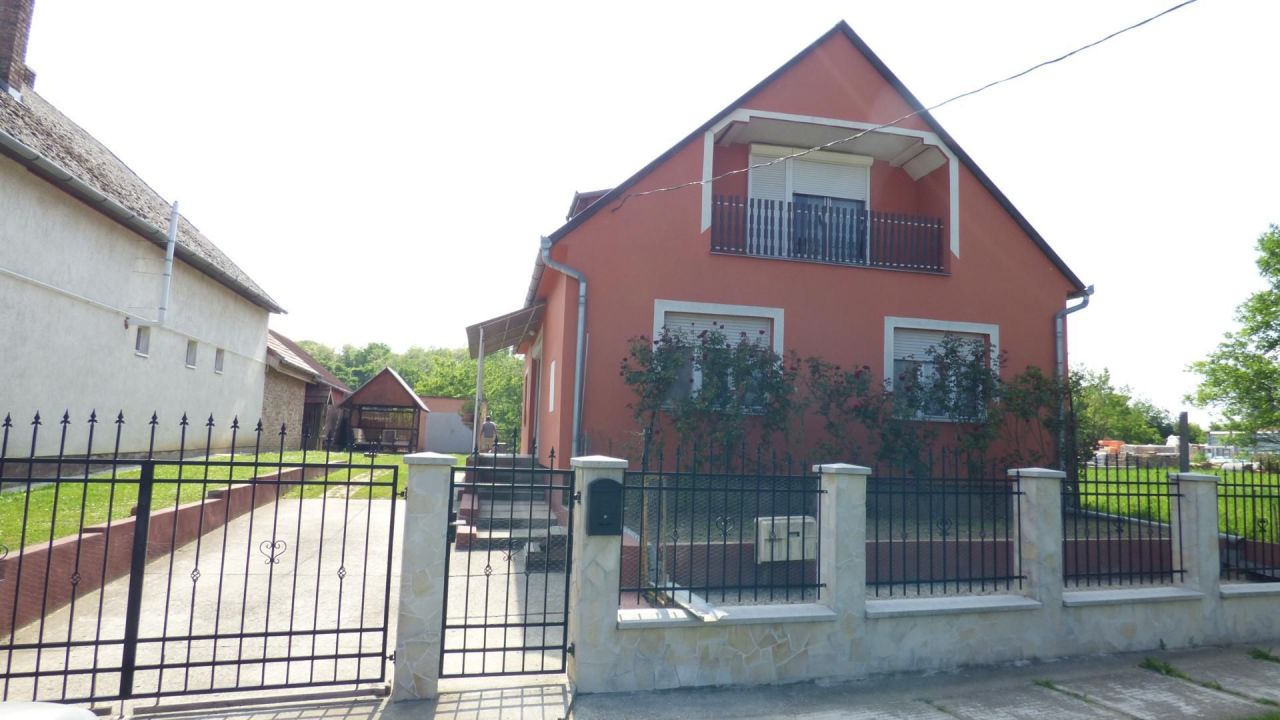 Villa Ötvöskónyi, Hungary, 155 sq.m - picture 1