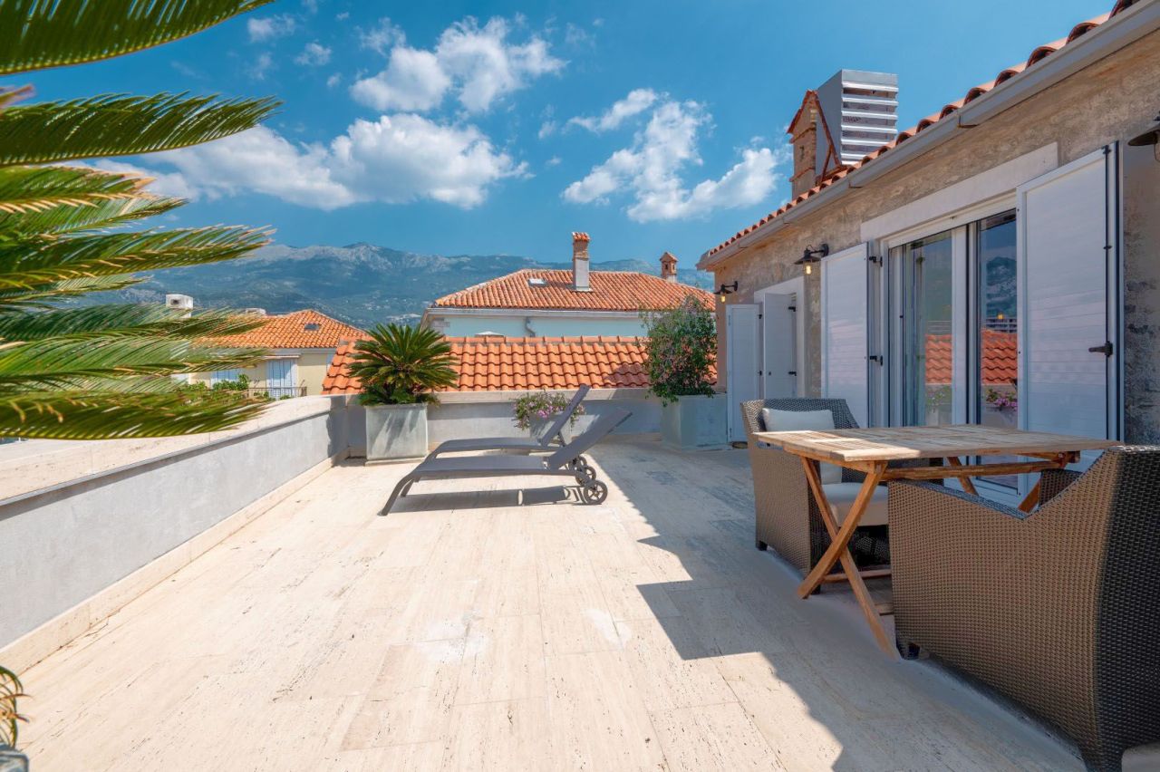 Penthouse in Budva, Montenegro, 192 sq.m - picture 1