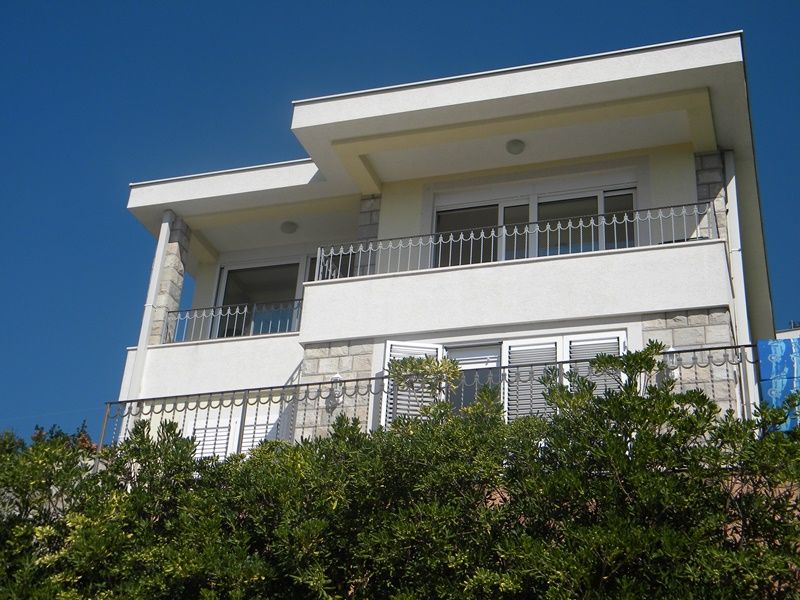House in Baosici, Montenegro, 180 sq.m - picture 1