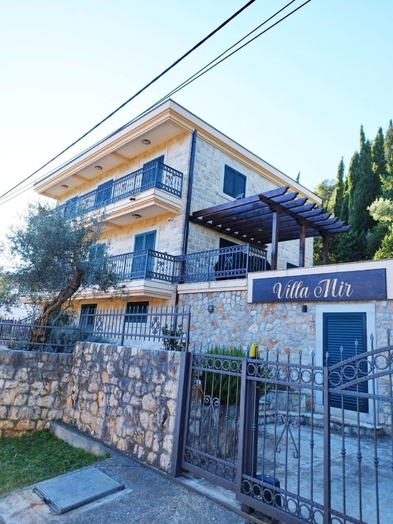 Haus in Herceg-Novi, Montenegro, 280 m2 - Foto 1