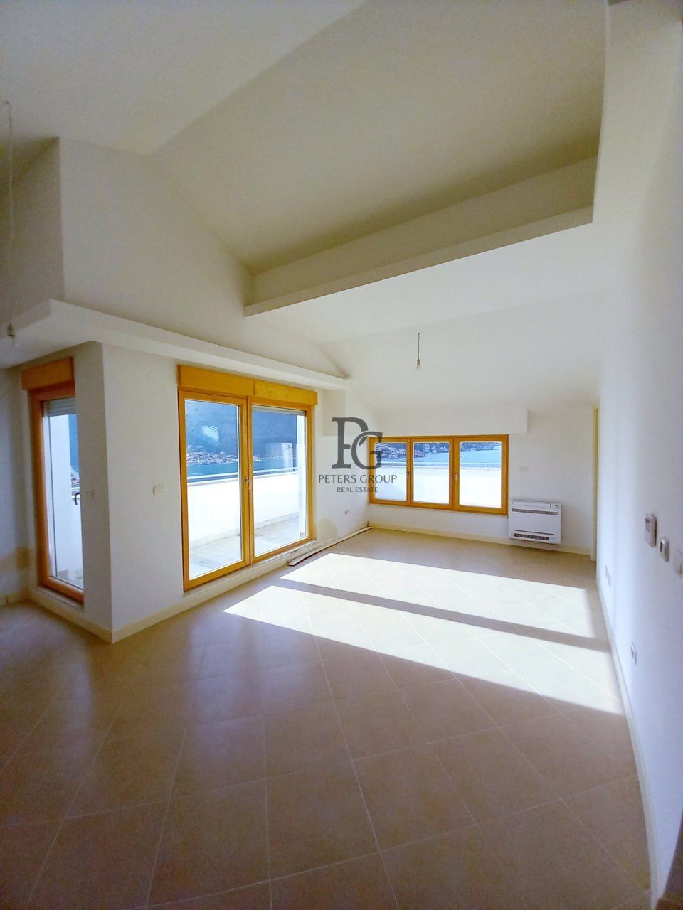 Penthouse in Dobrota, Montenegro, 120 sq.m - picture 1