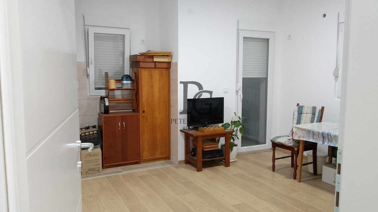 Flat in Igalo, Montenegro, 39 sq.m - picture 1