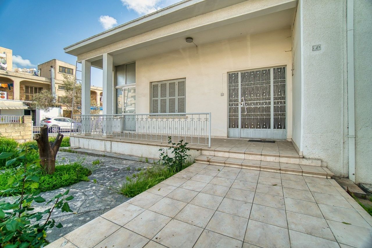 Bungalow in Paphos, Cyprus, 130 sq.m - picture 1