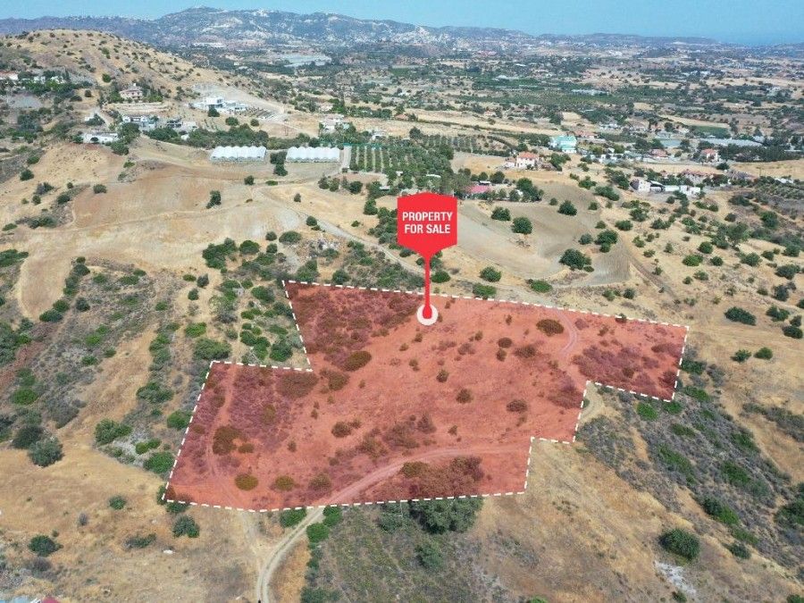 Land in Limassol, Cyprus, 14 716 sq.m - picture 1