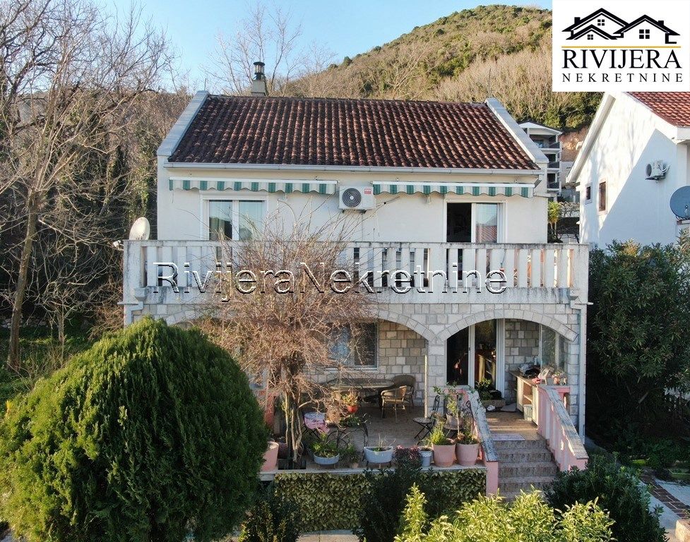 Haus in Herceg-Novi, Montenegro, 136 m2 - Foto 1