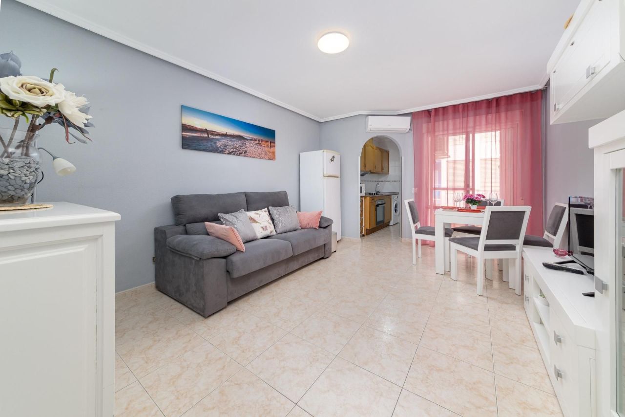 Flat in Torrevieja, Spain, 57 sq.m - picture 1