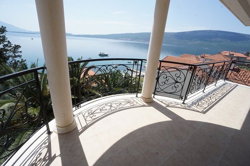 Villa in Bijela, Montenegro, 412 sq.m - picture 1